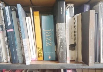 merawat buku